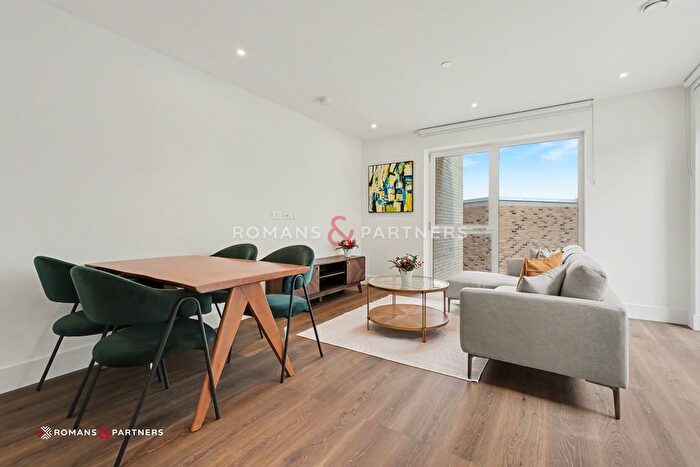 2 Bedroom Flat To Rent In Botanical Apartments, Bow Green, E3