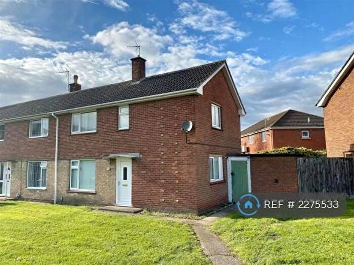 3 Bedroom Semi-Detached House To Rent In Bakewell Close, Newark, NG24