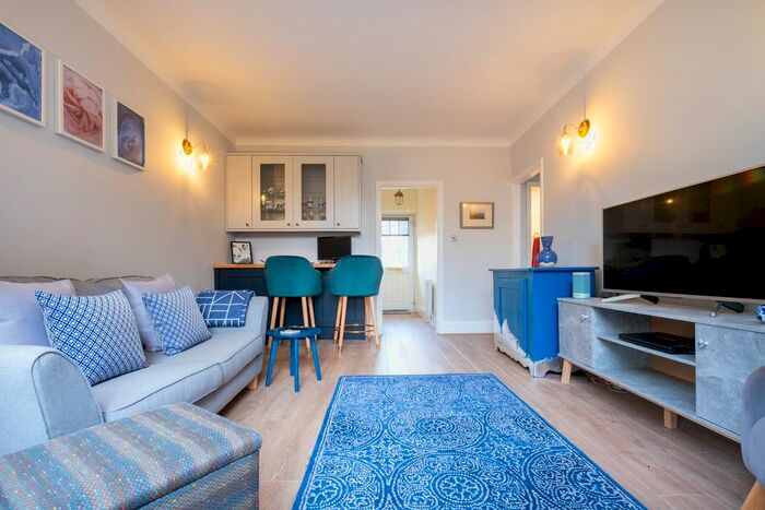 2 Bedroom Flat To Rent In Streatham Close, Leigham Court Road, London, SW16