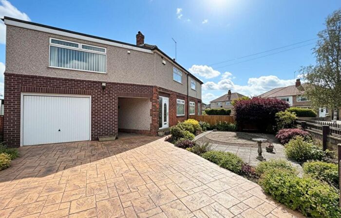 3 Bedroom Semi-Detached House For Sale In Edgeware Road, Huddersfield, HD5