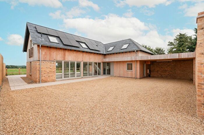 4 Bedroom Detached House For Sale In Lynn Road, East Winch, PE32