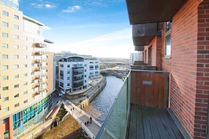 2 Bedroom Flat To Rent In Wharf Approach, Leeds, West Yorkshire, Uk, LS1