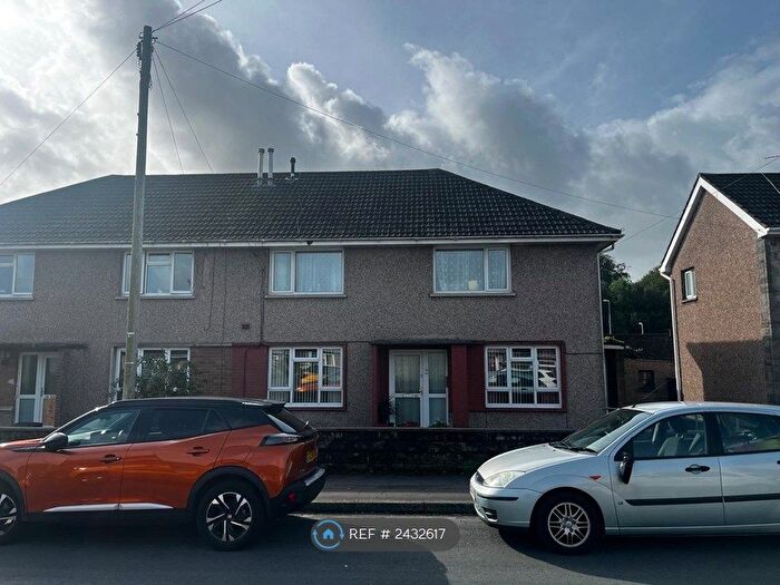2 Bedroom Flat To Rent In Elm Cresent, Bridgend, CF31