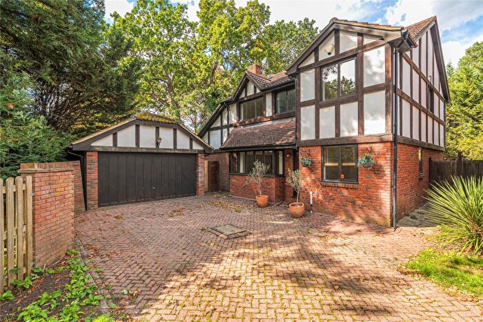 5 Bedroom Detached House For Sale In Fyfield Close, Bromley, BR2