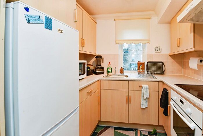 1 Bedroom Flat For Sale In Magdalene Street, Glastonbury, Somerset, BA6