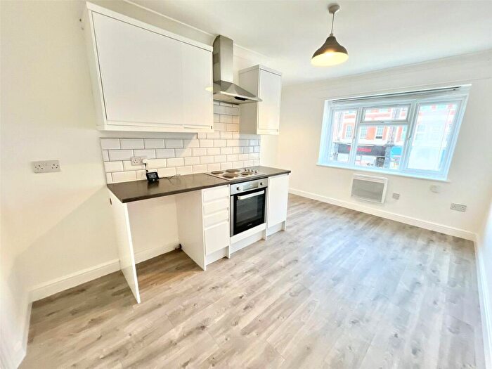 1 Bedroom Apartment To Rent In The Broadway, Thorpe Bay, Southend On Sea, Essex, SS1