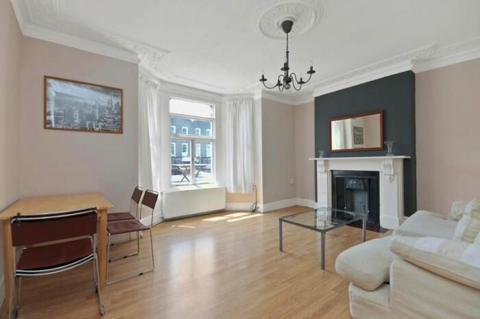 2 Bedroom Flat To Rent In Uxbridge Road, Shepherds Bush, London, W12