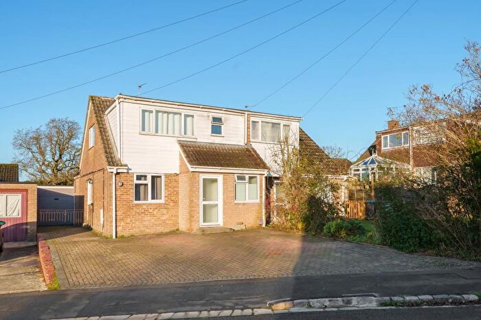 4 Bedroom Detached House To Rent In Windmill Close, North Leigh, OX29