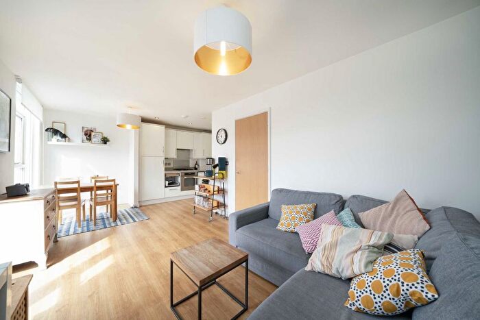 2 Bedroom Flat To Rent In Sadler Place, London, E9