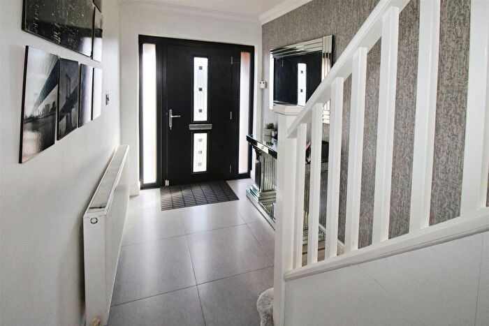 4 Bedroom Semi-Detached House To Rent In Lytham Drive, Queensbury, BD13