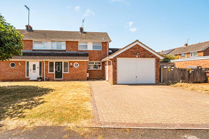 4 Bedroom Semi Detached House For Sale In Chapelwick Close, Shrivenham, Swindon, SN6