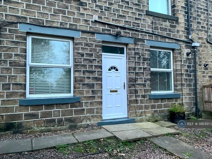 1 Bedroom Flat To Rent In Moor End Road, Huddersfield, HD4