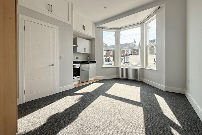 Studio To Rent In Bensham Manor Road, Thornton Heath, CR7