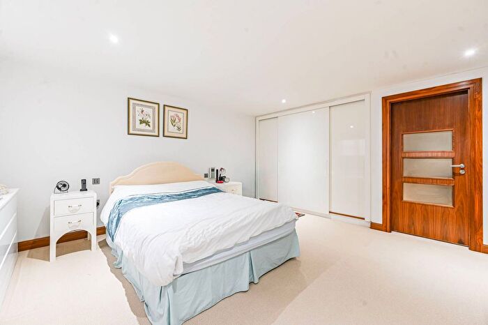 3 Bedroom Flat For Sale In Templeton Place, London, Lz, Earls Court, London, SW5