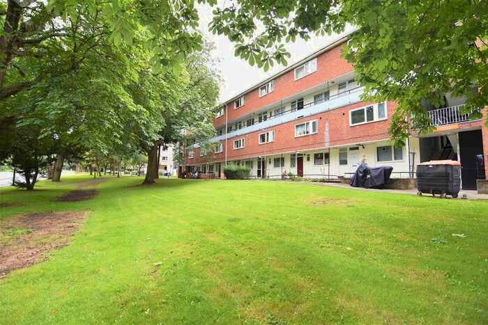 5 Bedroom Flat To Rent In Petersfield Rise, London, SW15
