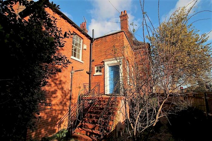 3 Bedroom Flat To Rent In Bath Road, Reading, RG1