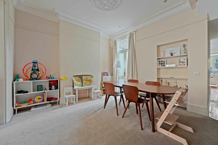 5 Bedroom Property To Rent In Grandison Road, London, SW11