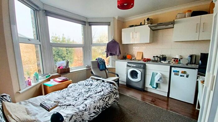 Flat To Rent In Church Lane, Hornsey, N8