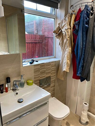 1 Bedroom Bungalow To Rent In Birchway, Hayes, UB3