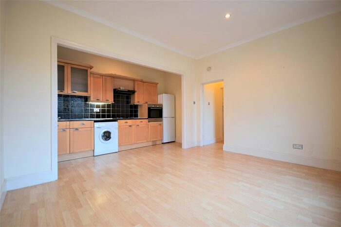 2 Bedroom Flat To Rent In Thrale Road, Streatham SW16