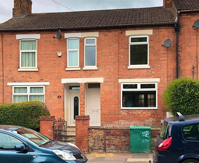 Terraced House To Rent In Harrowden Road, Wellingborough, NN8