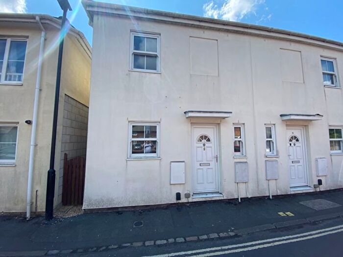 2 Bedroom End Of Terrace House To Rent In Cross Street, Newport, PO30