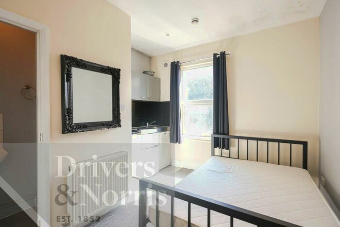 Apartment To Rent In Fairbridge Road, Archway, London, N19