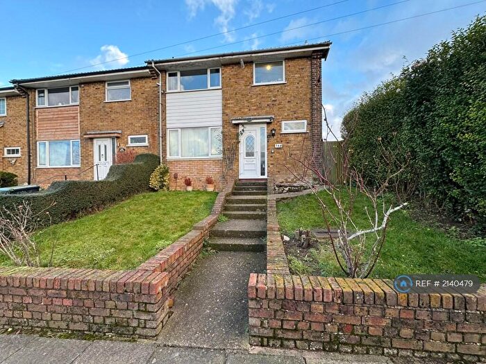 4 Bedroom Semi-Detached House To Rent In Mackenzie Way, Gravesend, DA12