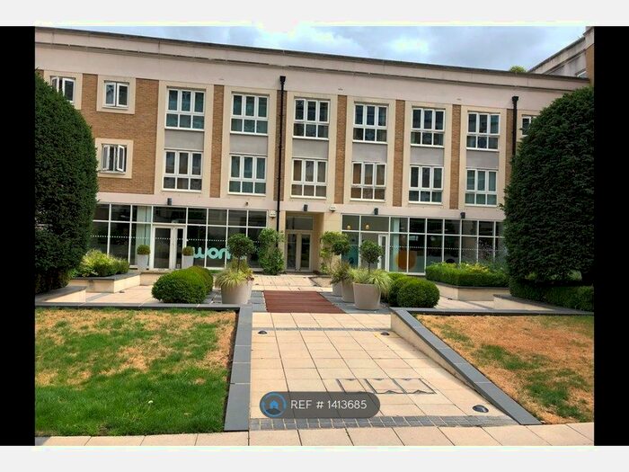 2 Bedroom Flat To Rent In Castle Court, London, SW15