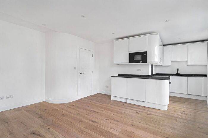 1 Bedroom Flat To Rent In Northfield Avenue, Ealing, W13