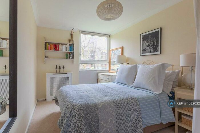 2 Bedroom Flat To Rent In Henty Close, London, SW11
