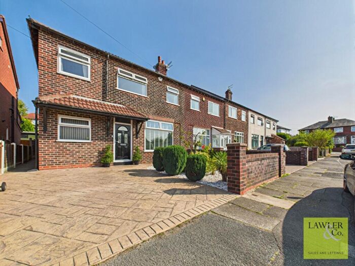 4 Bedroom End Of Terrace House For Sale In Woodfield Avenue, Hyde, SK14