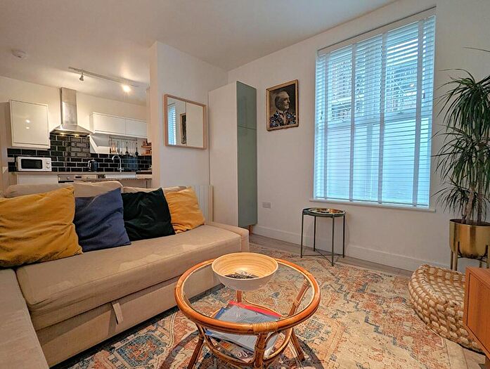 2 Bedroom Apartment For Sale In High Street, Shanklin, PO37