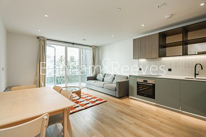 1 Bedroom Flat To Rent In Viola House, Greenleaf Walk, UB1
