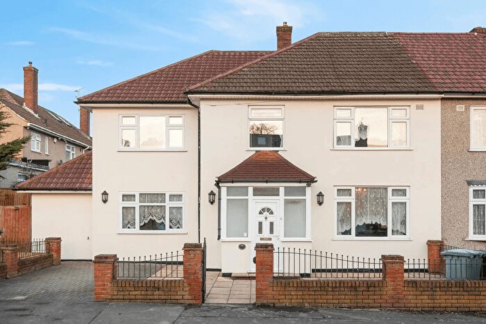 4 Bedroom Semi-Detached House To Rent In Arrowsmith Road, Chigwell, IG7