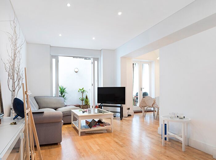 2 Bedroom Flat To Rent In Cornwall Gardens, SW7