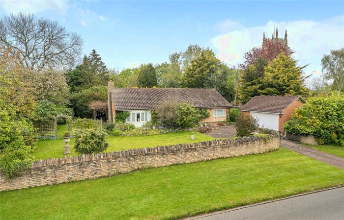 3 Bedroom Bungalow For Sale In Northampton Road, Orlingbury, Northamptonshire, NN14