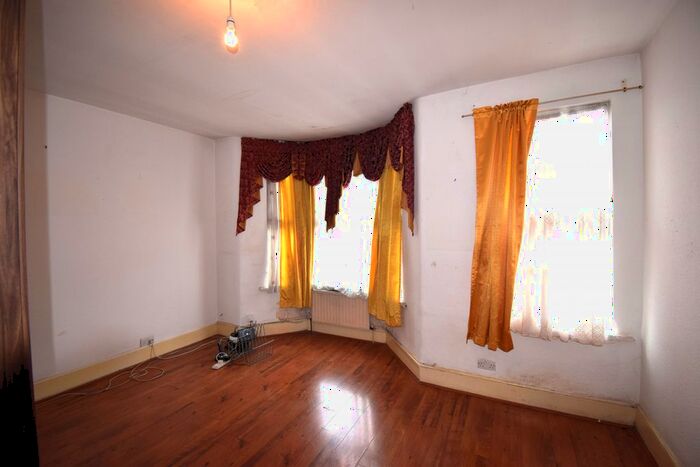 3 Bedroom Flat To Rent In Ley Street, Ilford, IG1