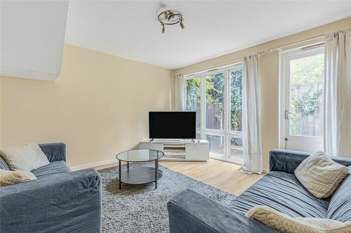 4 Bedroom Detached House To Rent In Britannia Close, London, SW4