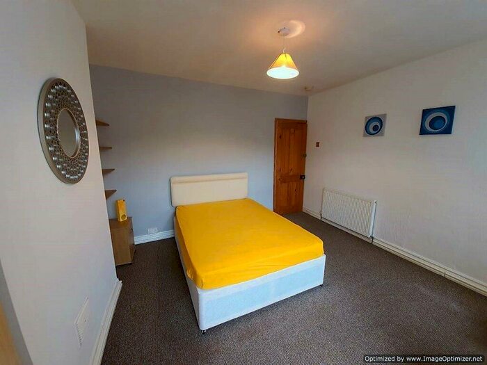 6 Bedroom House Of Multiple Occupation To Rent In Princes Rd, Stoke On Trent, ST4