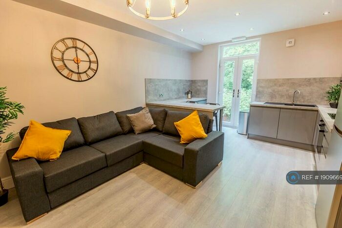 4 Bedroom Flat To Rent In Harcourt Road, Sheffield, S10