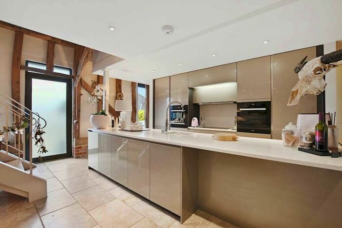 3 Bedroom Barn Conversion For Sale In Dunwich Farm, Stevenage, SG1