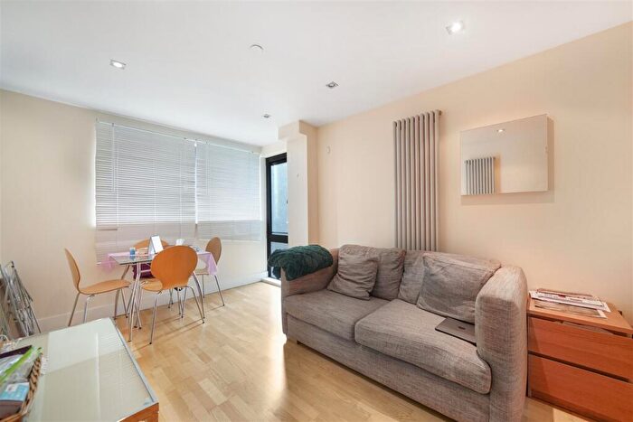 1 Bedroom Apartment To Rent In Millharbour, Canary Wharf, E14