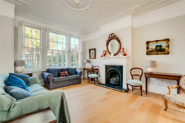 5 Bedroom Semi-Detached House To Rent In Ravenslea Road, London, SW12