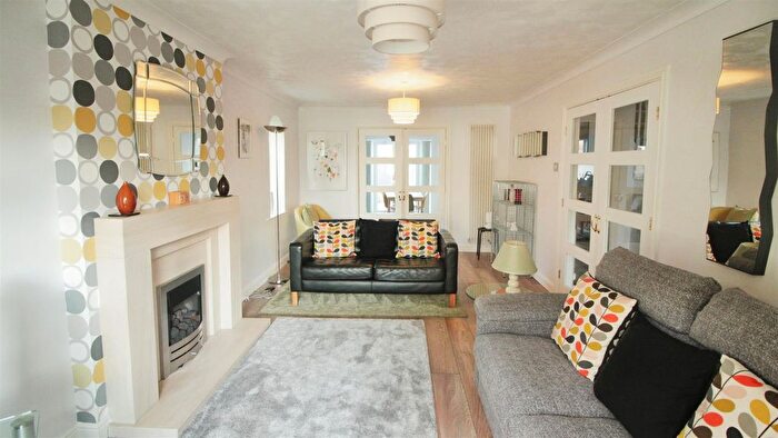 4 Bedroom Detached House For Sale In Stonecroft, Stanley, Wakefield, WF3