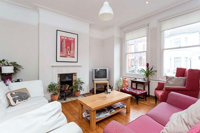 4 Bedroom Flat To Rent In Brading Road, Lambeth, London, SW2