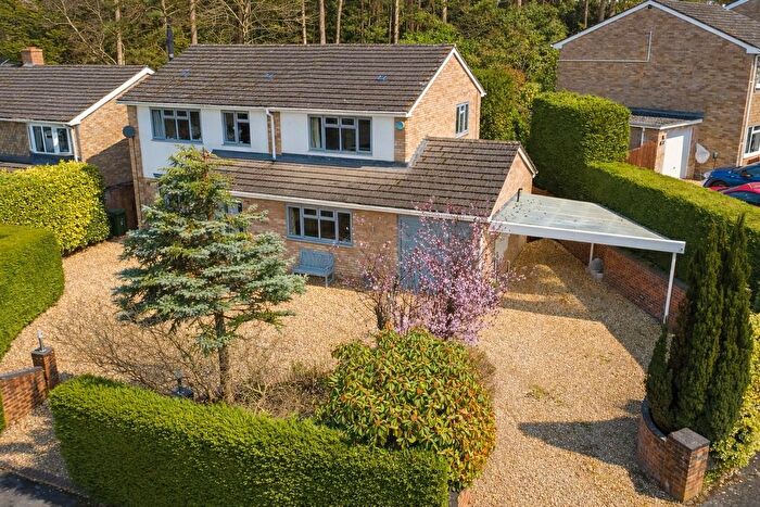 5 Bedroom Detached House For Sale In Fern Close, Frimley, GU16