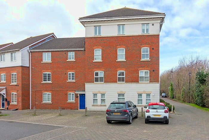 1 Bedroom Flat To Rent In Emerald Crescent, Sittingbourne, Kent, ME10