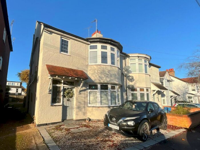 3 Bedroom Flat To Rent In Chalkwell Park Drive, Leigh-on-Sea, SS9