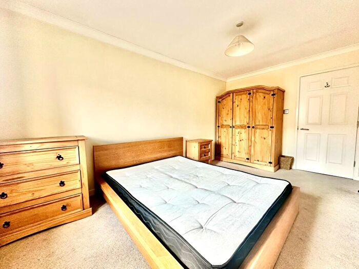 2 Bedroom Apartment To Rent In Bellmaker Court, St. Pauls Way, E3